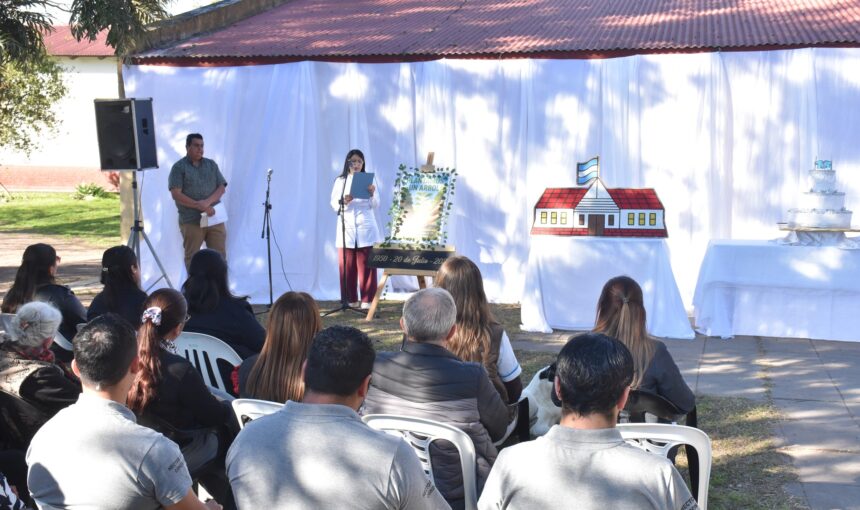 La Vice Intendente Laura Ibarra participó de la celebración del 75° Aniversario de la Escuela 77 Pedro Pablo Bardin